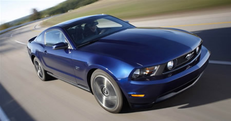 Ford Mustang 2010: ¡Moderno, Muscular, Clásico!